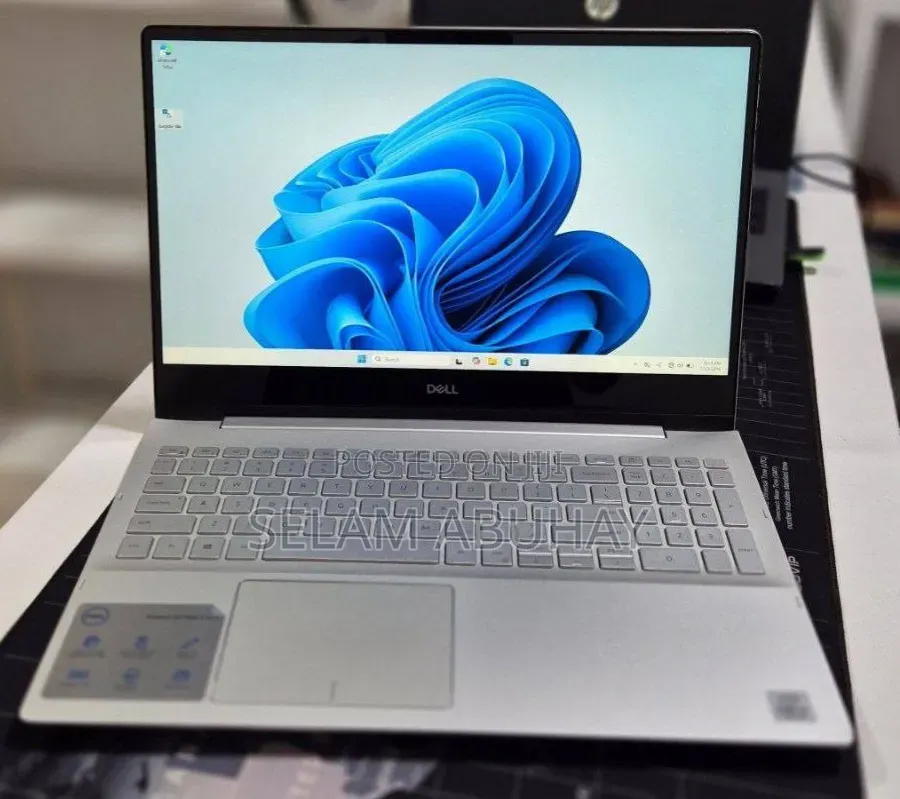 New Laptop Dell Inspiron 15 8GB Intel Core i5 SSD 256GB