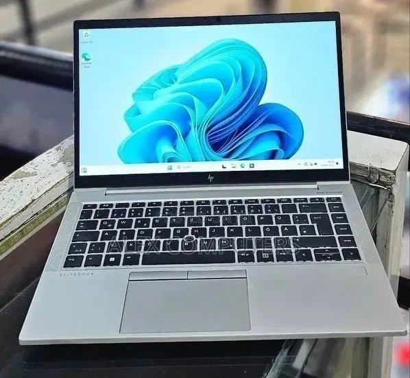 New Laptop HP EliteBook 640 G9 8GB Intel Core i5 SSD 256GB
