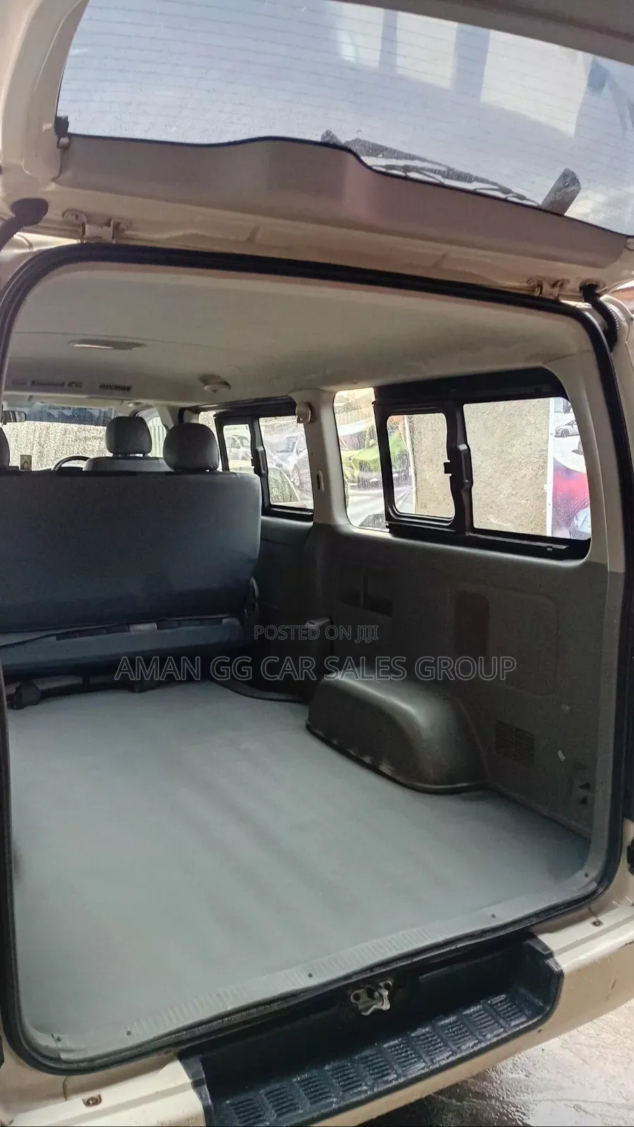 Toyota HiAce 2007 White