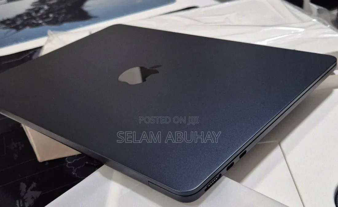 New Laptop Apple MacBook Air 2022 M2 8GB Apple M2 SSD 256GB