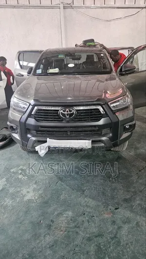 Toyota Hilux 2025 Blue