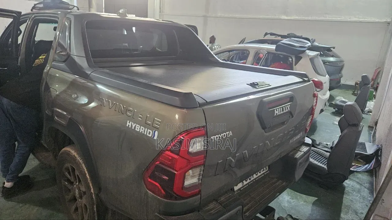 Toyota Hilux 2025 Blue