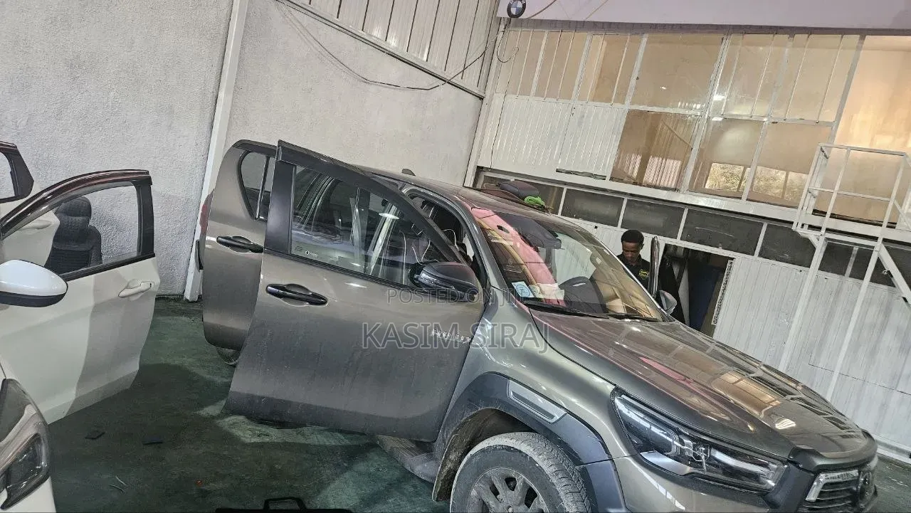 Toyota Hilux 2025 Blue
