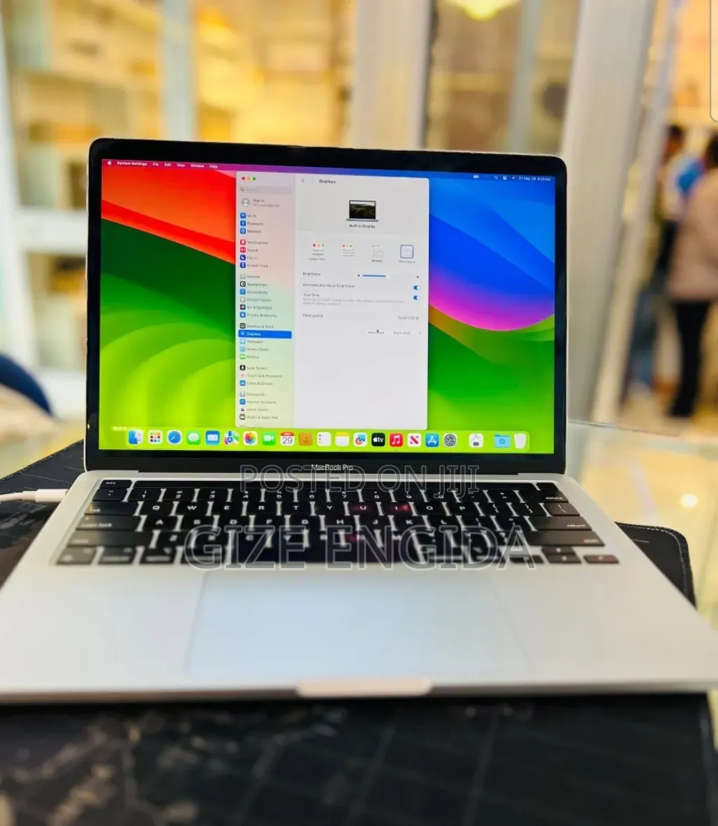 New Laptop Apple MacBook Pro 2020 M1 16GB Apple M1 SSD 256GB