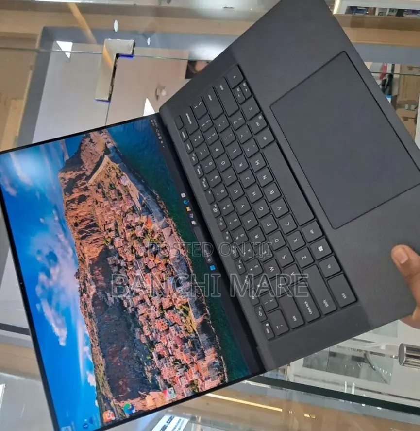 New Laptop Dell Precision 5560 16GB Intel Core i7 SSD 512GB