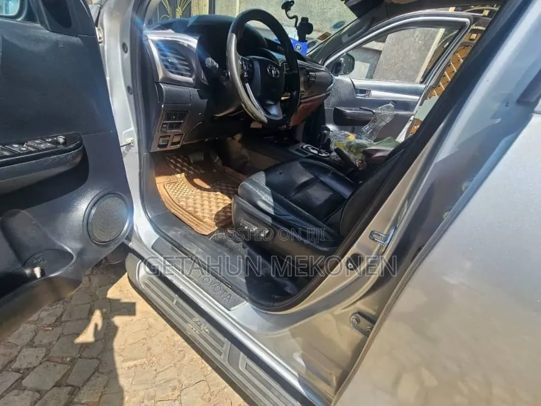 Toyota Hilux 2017 Silver