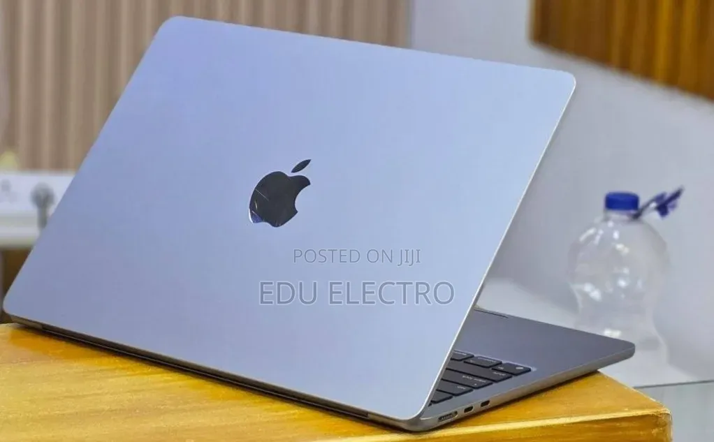 New Laptop Apple MacBook Air 2022 M2 8GB Apple M2 SSD 256GB