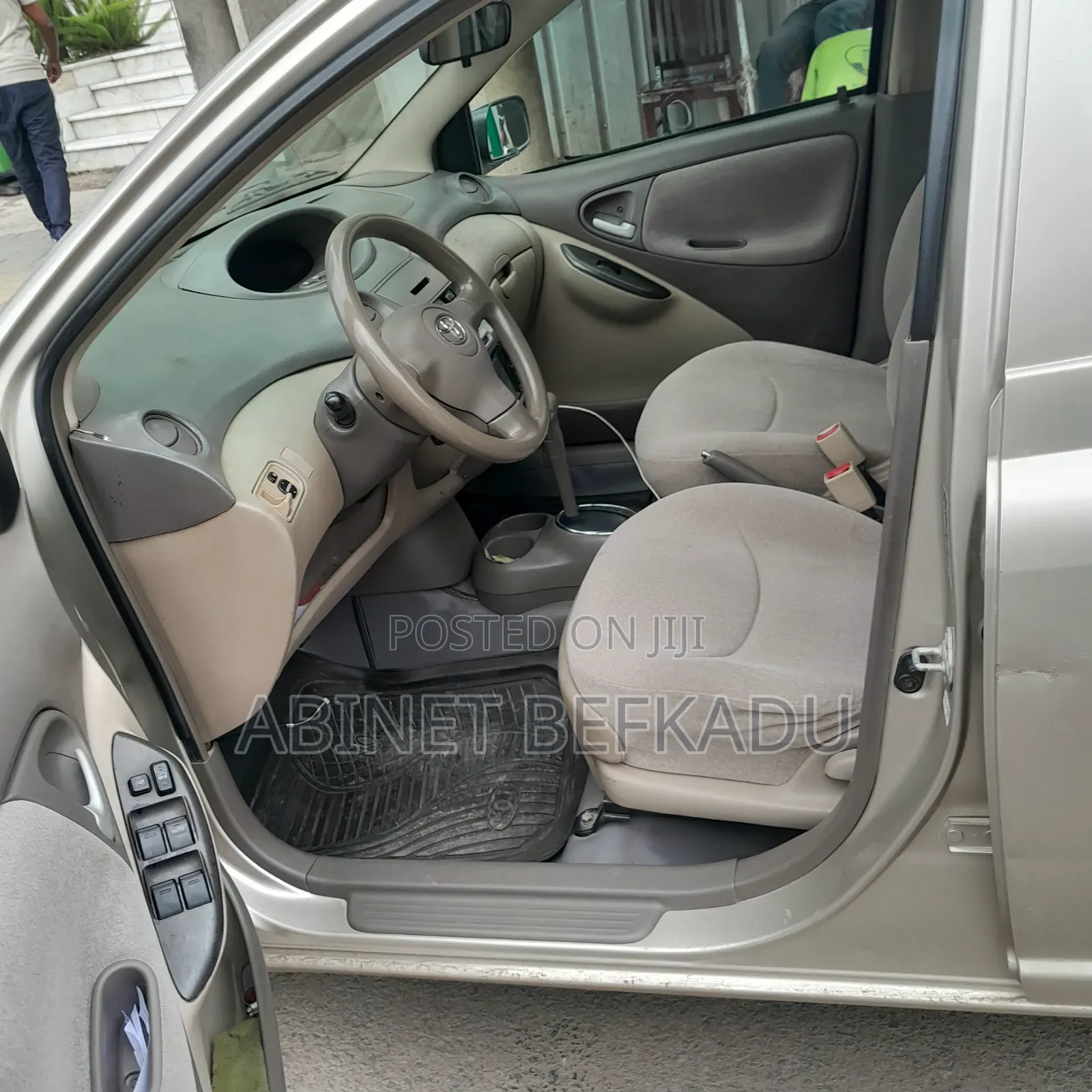 Toyota Platz 2005 Gold