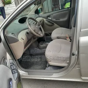 Toyota Platz 2005 Gold