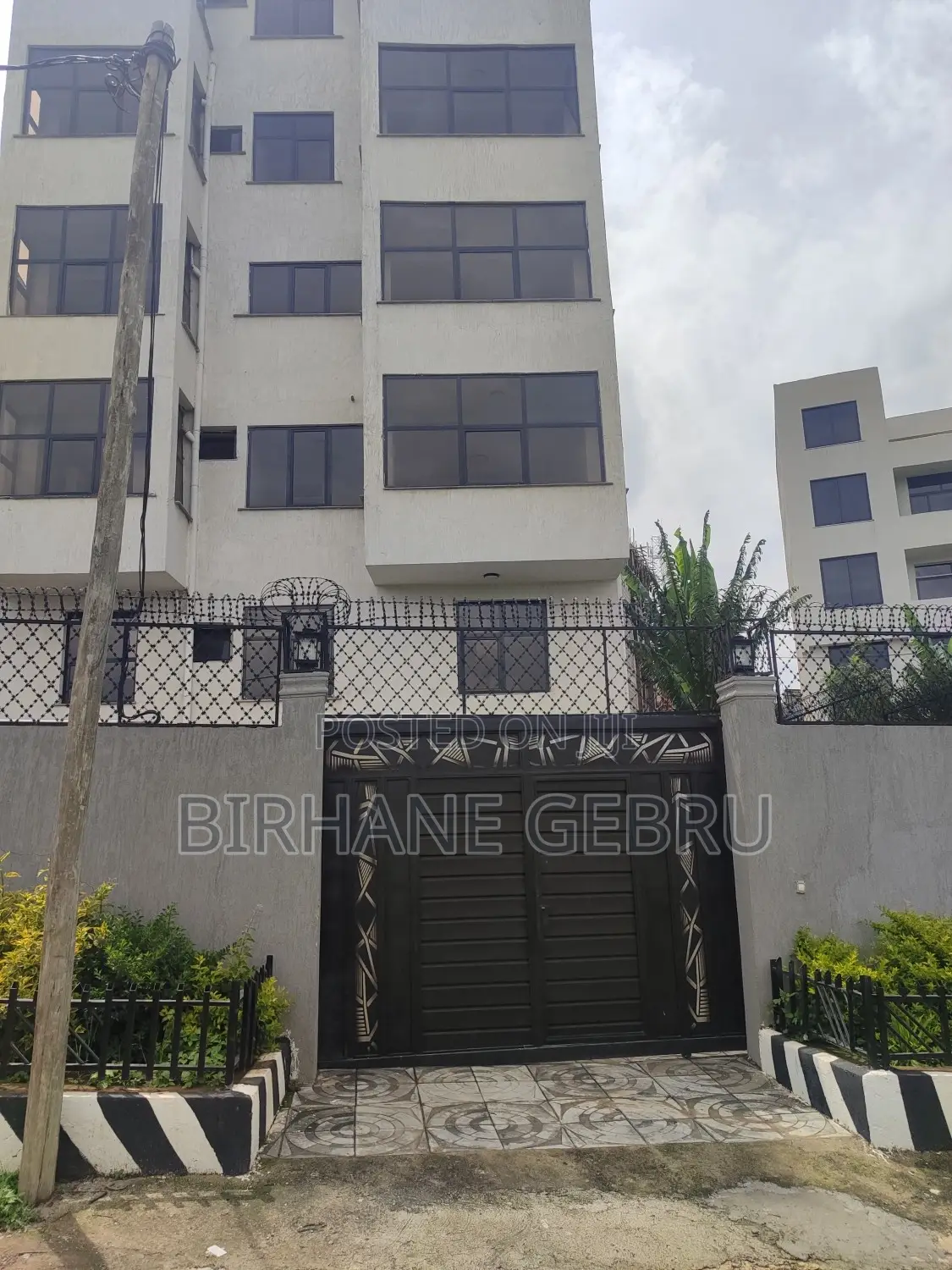 18bdrm House in G+5 House, Bole for rent