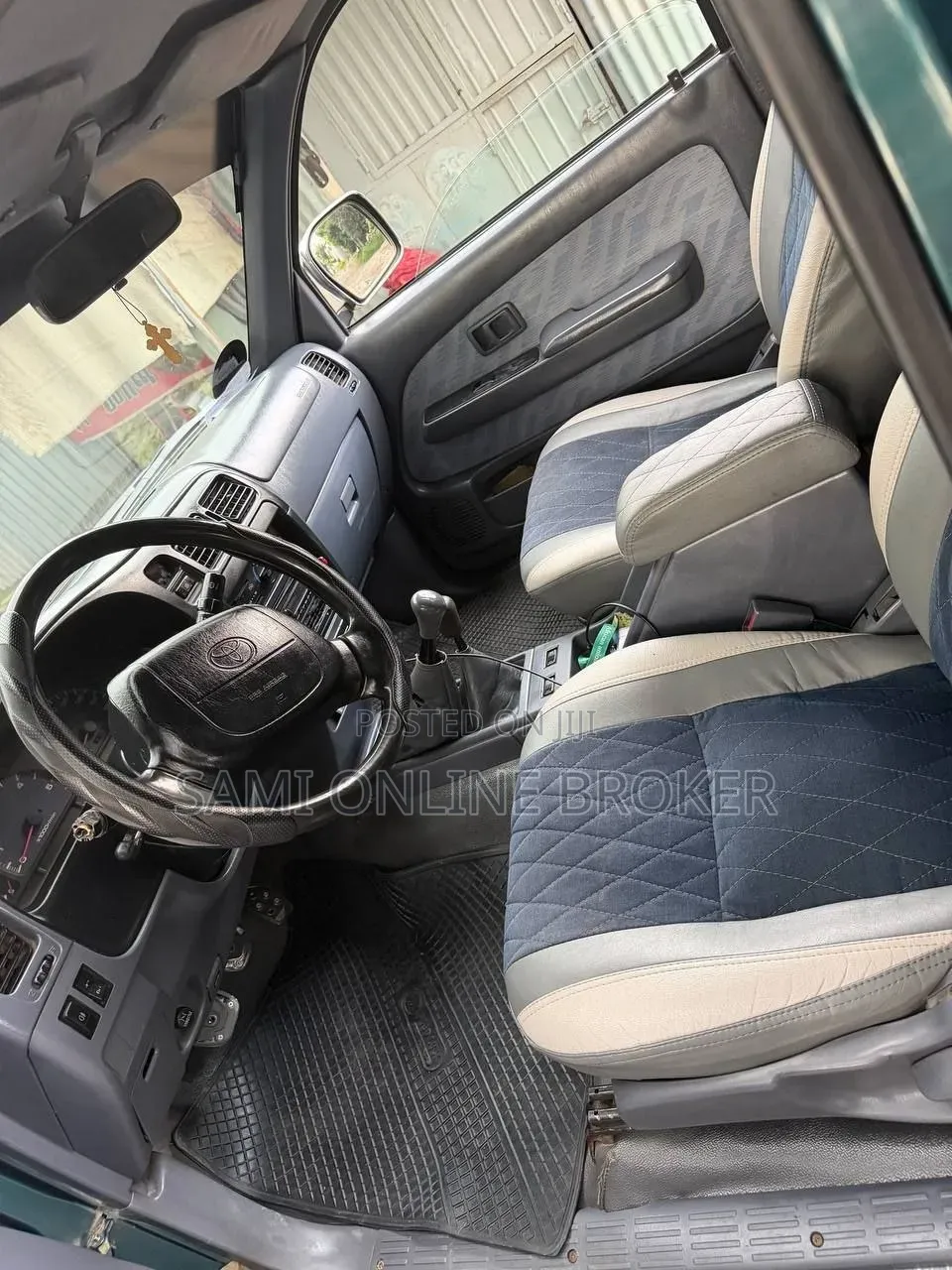 Toyota Hilux 2001 Black