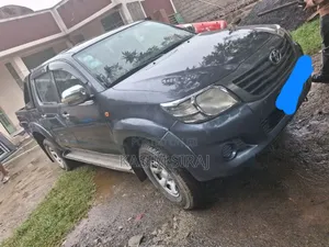 Toyota Hilux 2013 Gray