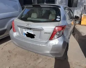 Toyota Yaris L Hatchback 3dr 2012 Gray