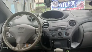 Toyota Platz 2001 Silver