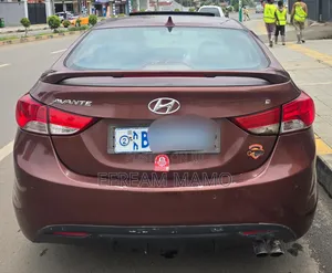 Hyundai Avante 2013