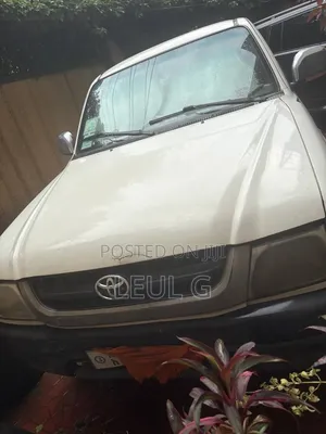 Toyota Hilux 2003 White