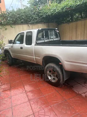 Toyota Hilux 2003 White