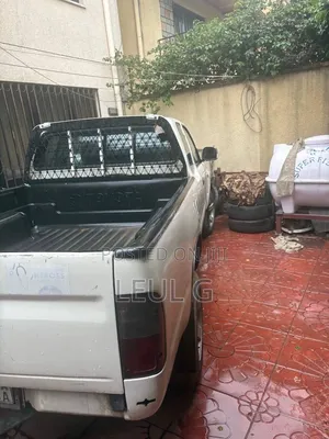 Toyota Hilux 2003 White