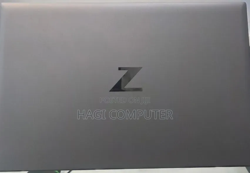 New Laptop HP ZBook Firefly G8 16GB Intel Core i7 SSD 512GB