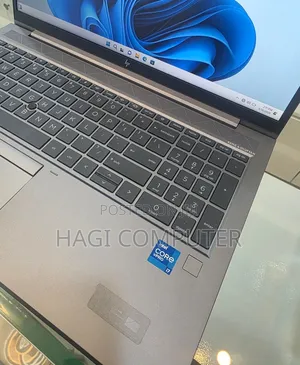 New Laptop HP ZBook Firefly G8 16GB Intel Core i7 SSD 512GB