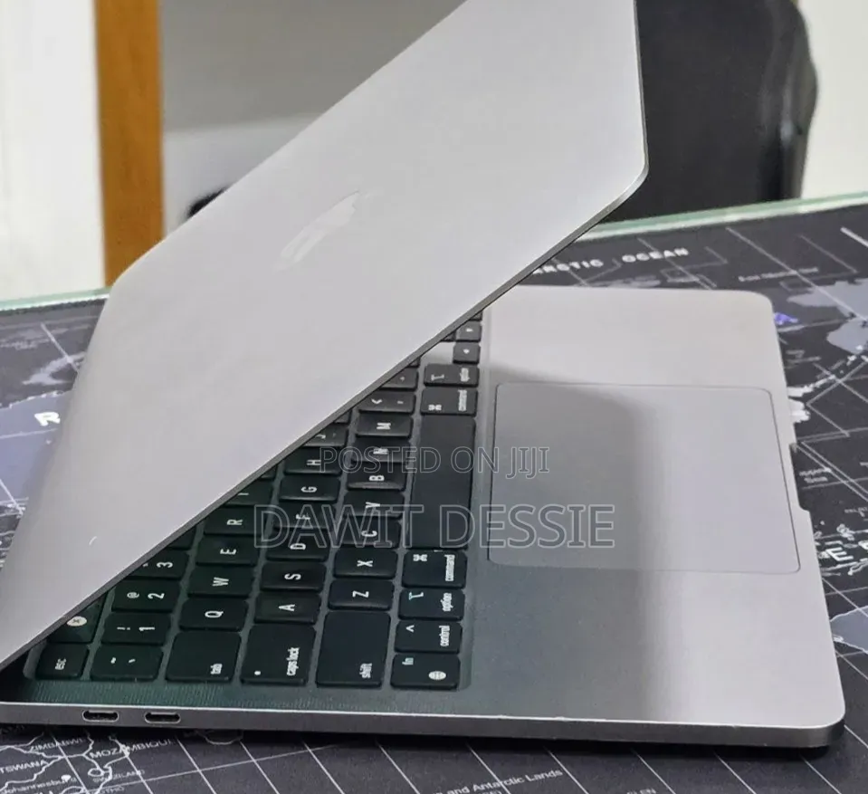 New Laptop Apple MacBook Pro 2022 M2 16GB Apple M2 SSD 512GB