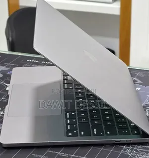 New Laptop Apple MacBook Pro 2022 M2 16GB Apple M2 SSD 512GB