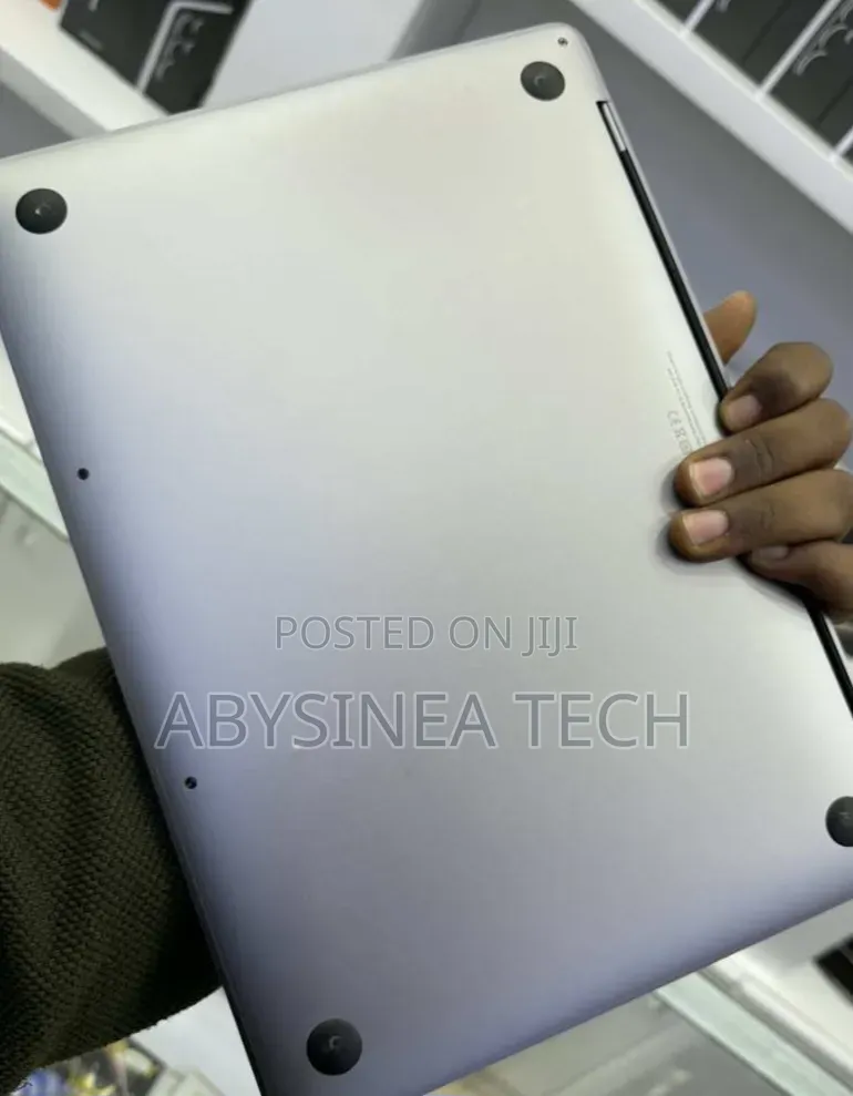New Laptop Apple MacBook Pro 2020 M1 16GB Intel Core i5 SSD 256GB