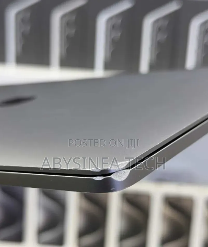 New Laptop Apple MacBook Pro 2020 M1 16GB Intel Core i5 SSD 256GB