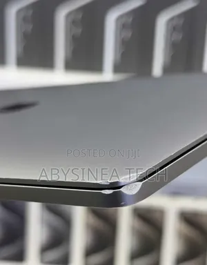 New Laptop Apple MacBook Pro 2020 M1 16GB Intel Core i5 SSD 256GB