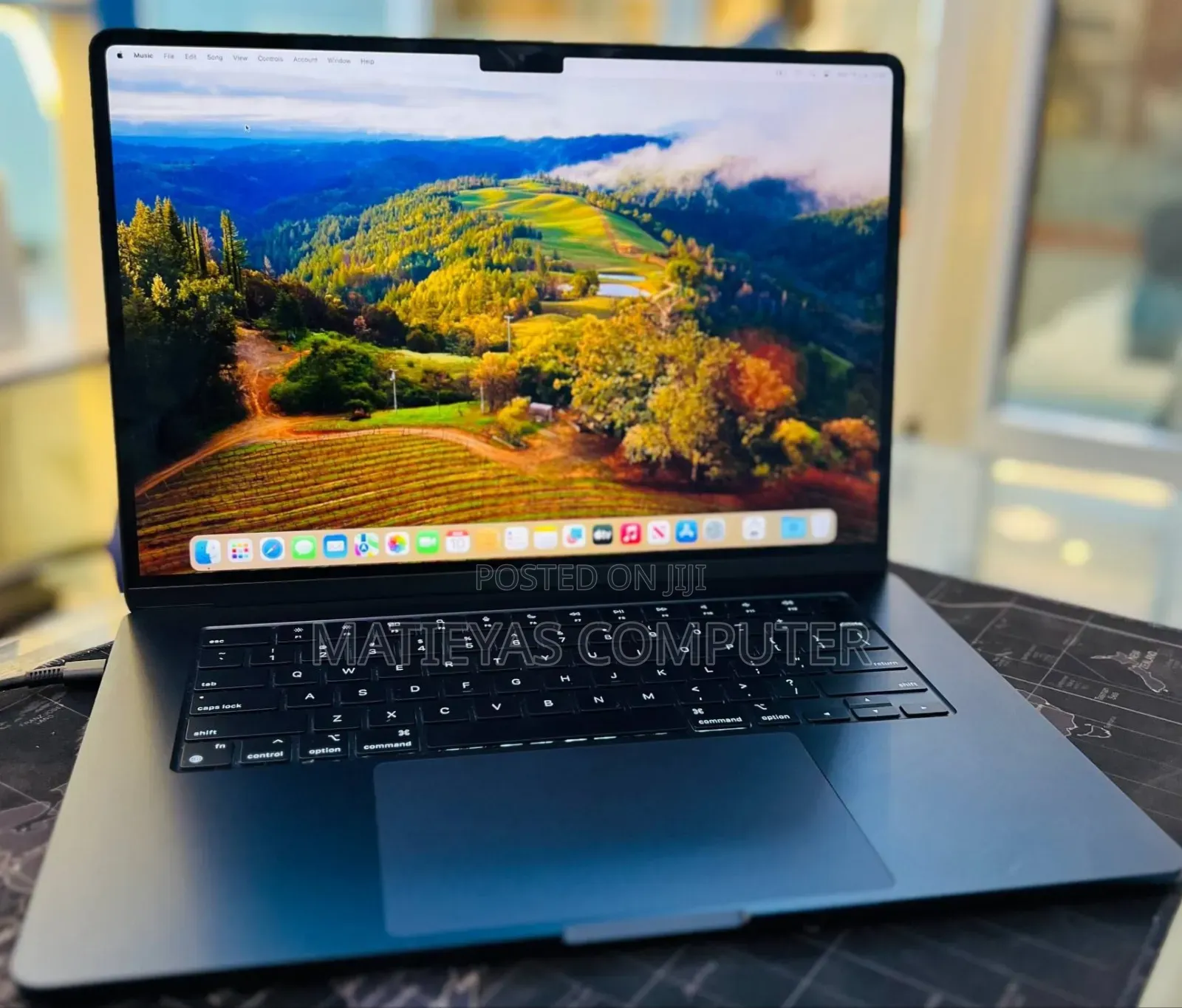 New Laptop Apple MacBook Air 2024 M3 8GB Apple M3 SSD 256GB