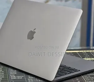New Laptop Apple MacBook Pro 2022 M2 8GB Apple M2 SSD 512GB