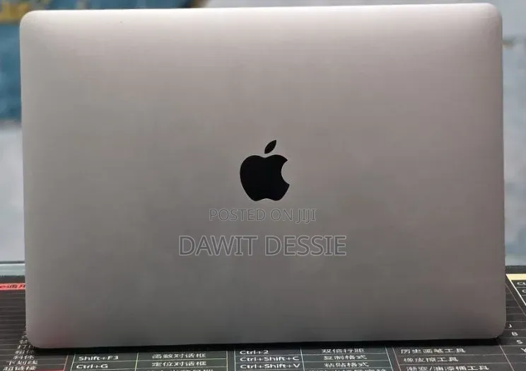 New Laptop Apple MacBook Pro 2022 M2 8GB Apple M2 SSD 512GB