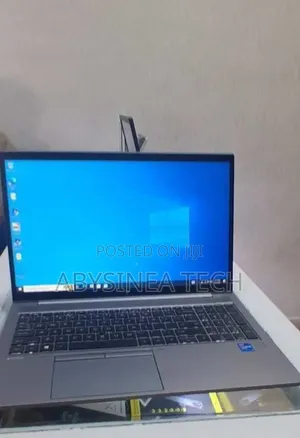 New Laptop HP ZBook Firefly G8 16GB Intel Core i7 SSD 512GB