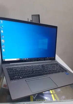 New Laptop HP ZBook Firefly G8 16GB Intel Core i7 SSD 512GB