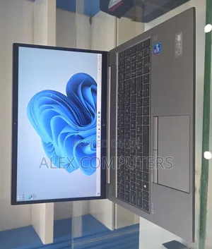 New Laptop HP ZBook Firefly G8 16GB Intel Core i7 SSD 512GB