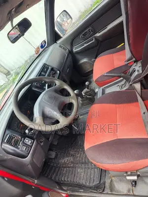 Toyota Hilux 2000 Red