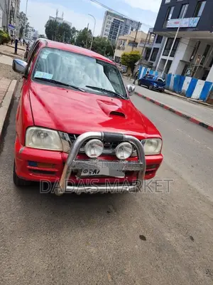 Toyota Hilux 2000 Red