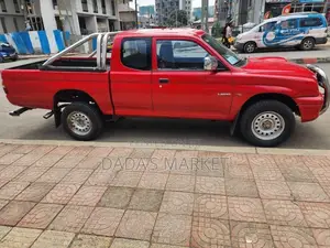 Toyota Hilux 2000 Red