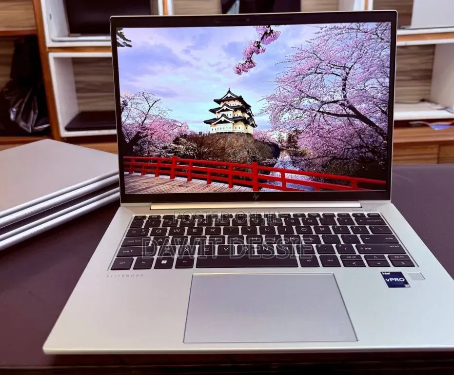 New Laptop HP EliteBook 840 G10 16GB Intel Core i7 SSD 512GB