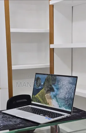 New Laptop Samsung Galaxy Book4 16GB Intel Core 7 SSD 512GB