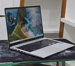 New Laptop Samsung Galaxy Book4 16GB Intel Core 7 SSD 512GB