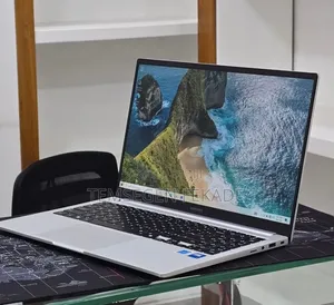 New Laptop Samsung Galaxy Book4 16GB Intel Core 7 SSD 512GB