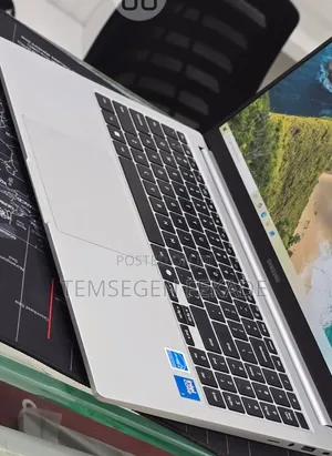 New Laptop Samsung Galaxy Book4 16GB Intel Core 7 SSD 512GB