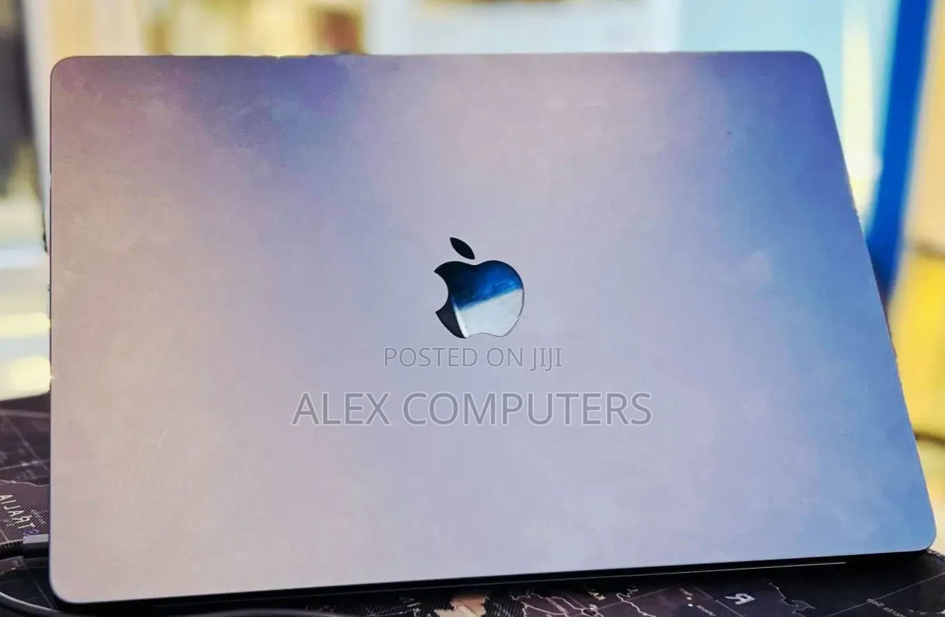 New Laptop Apple MacBook 8GB Apple M3 SSD 256GB