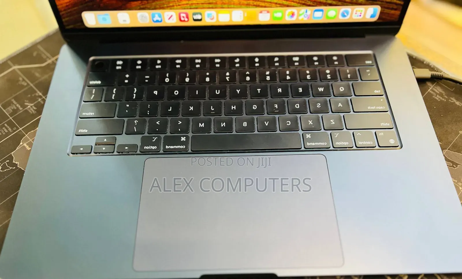 New Laptop Apple MacBook 8GB Apple M3 SSD 256GB