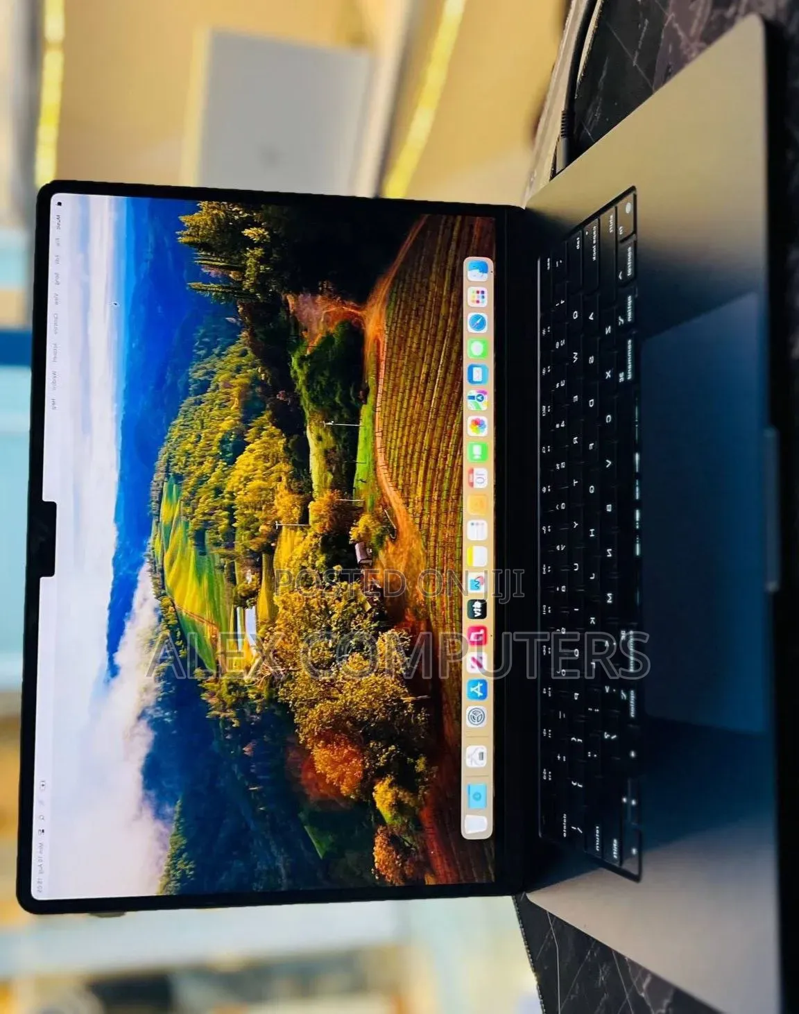 New Laptop Apple MacBook 8GB Apple M3 SSD 256GB