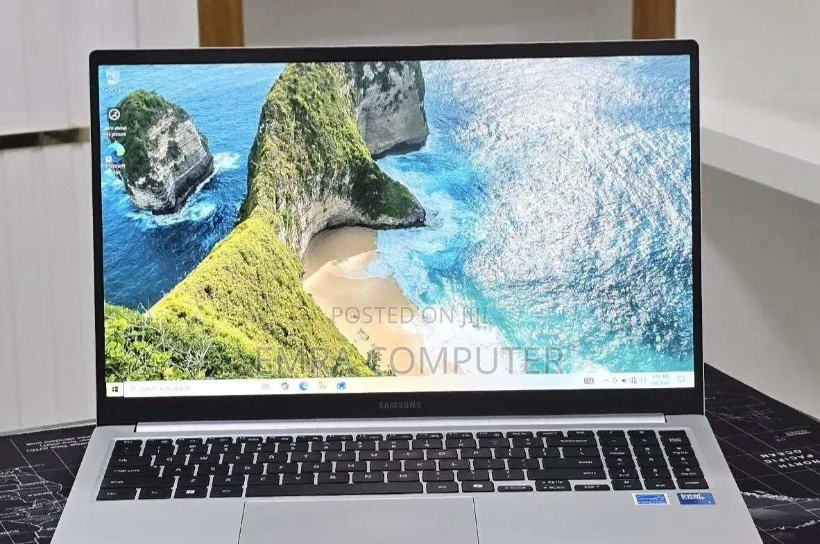 New Laptop Samsung Galaxy Book4 16GB Intel Core 7 SSD 512GB