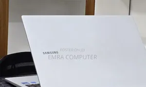 New Laptop Samsung Galaxy Book4 16GB Intel Core 7 SSD 512GB