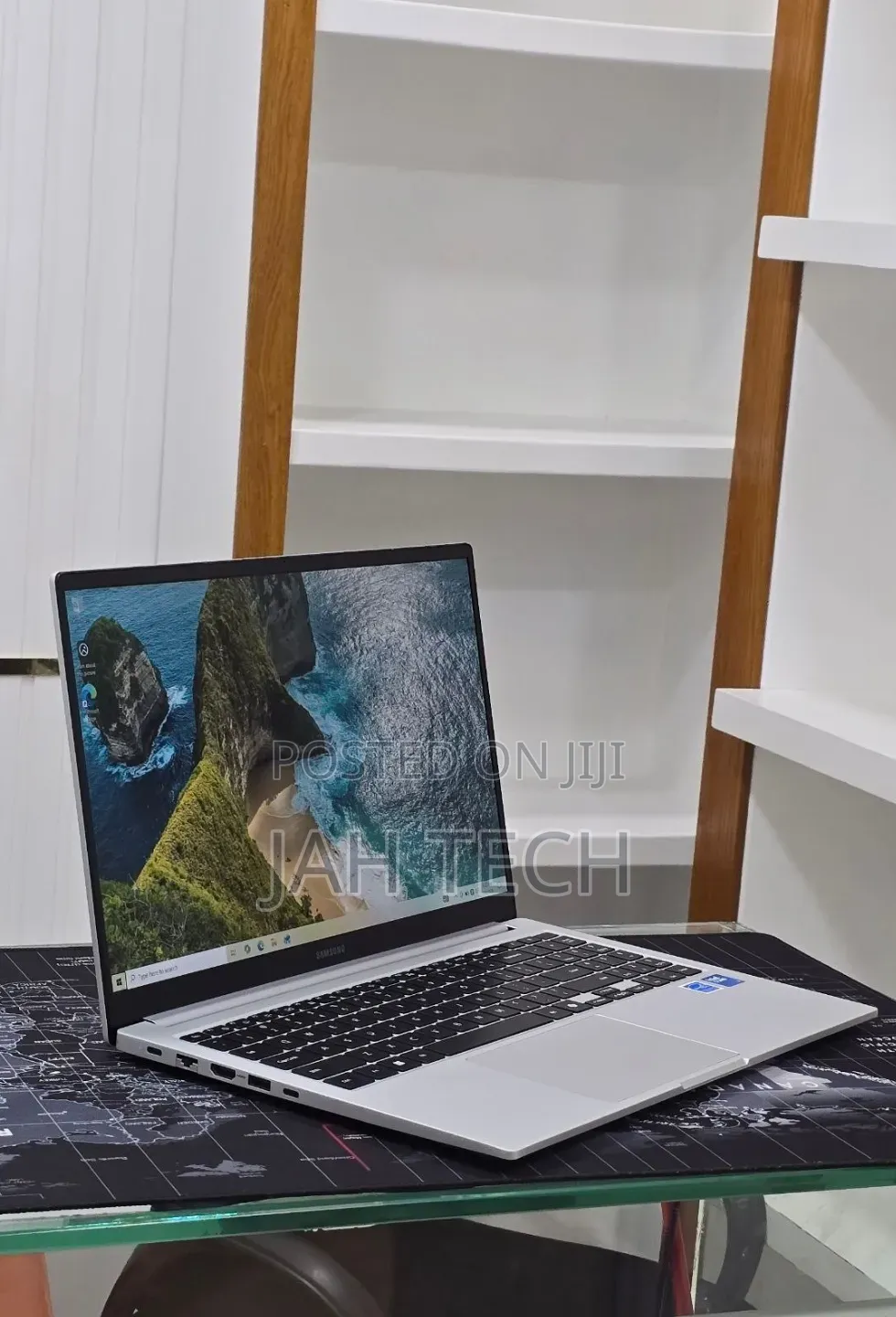 New Laptop Samsung Galaxy Book4 16GB Intel Core 7 SSD 512GB