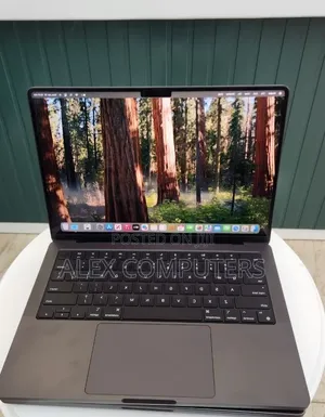 New Laptop Apple MacBook 18GB Apple M3 Pro SSD 512GB